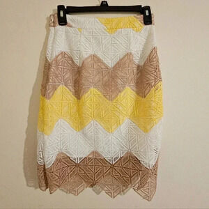 GILLI Lace Tulip Hem Skirt